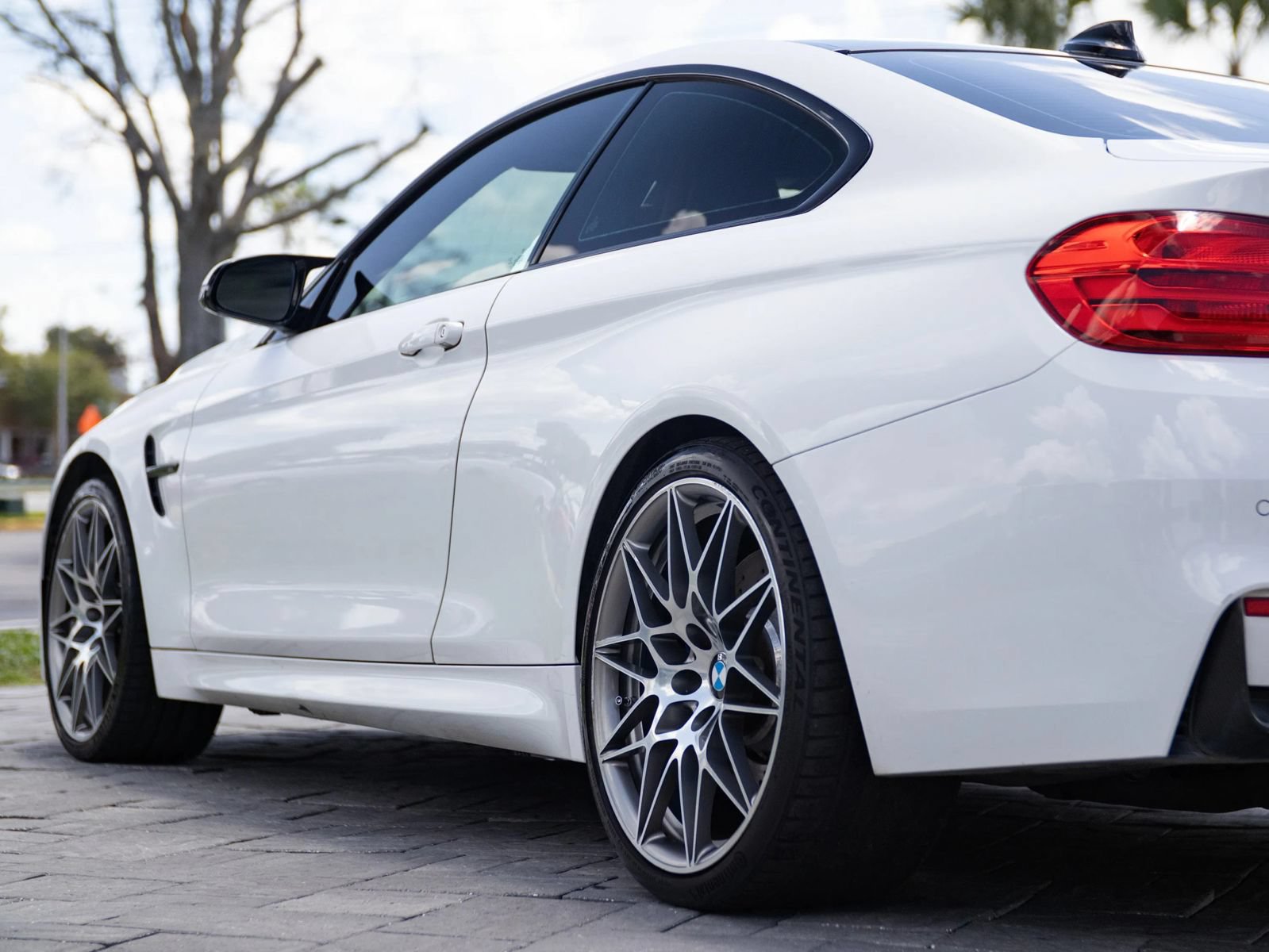 Used 2017 BMW M4 Coupe RWD image 8