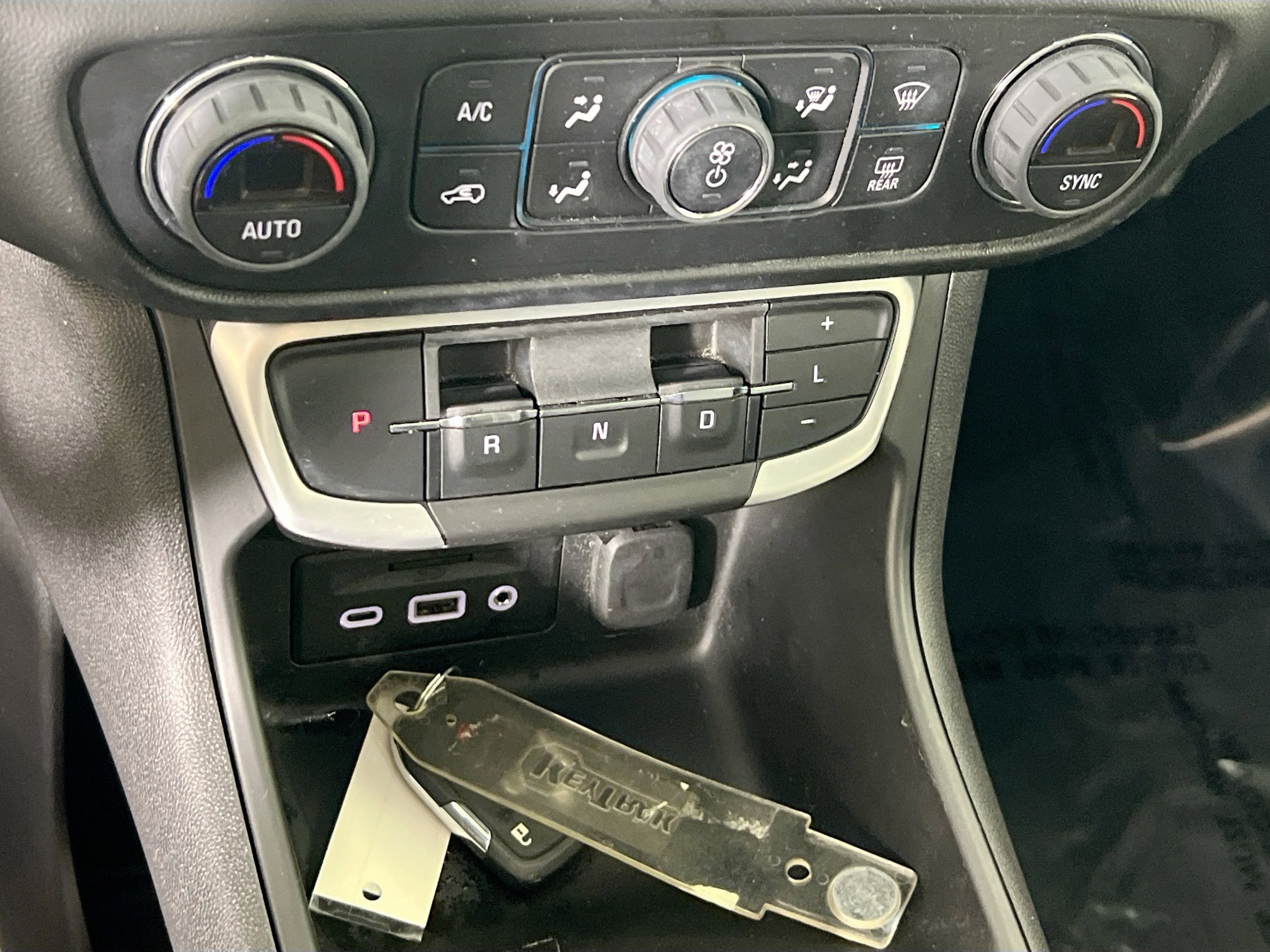 Used 2022 GMC Terrain SLE w/ Driver Convenience Package image 16