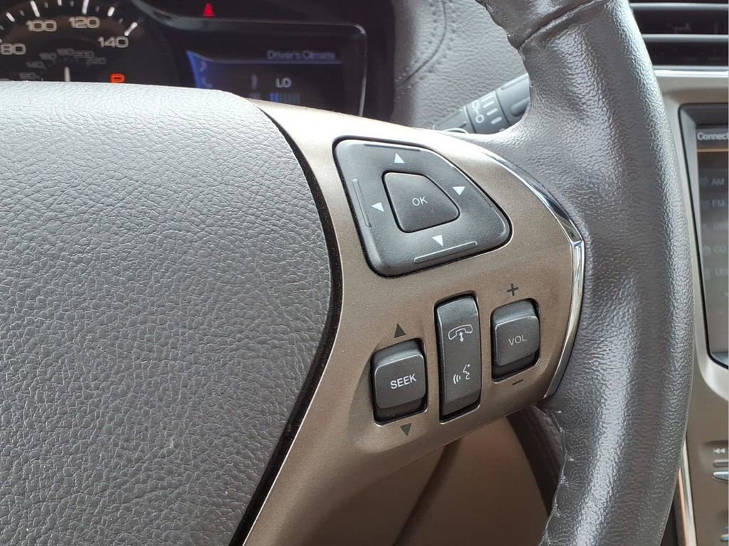 Used 2013 Lincoln MKX AWD image 16