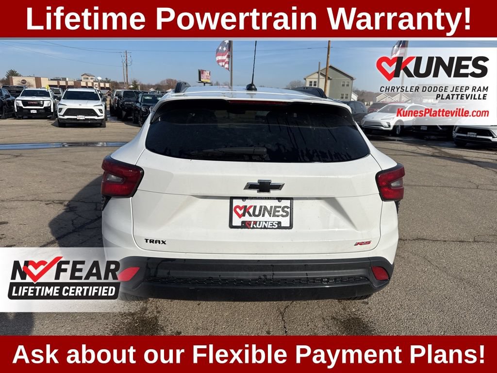Used 2024 Chevrolet Trax RS w/ Sunroof Package FWD image 9