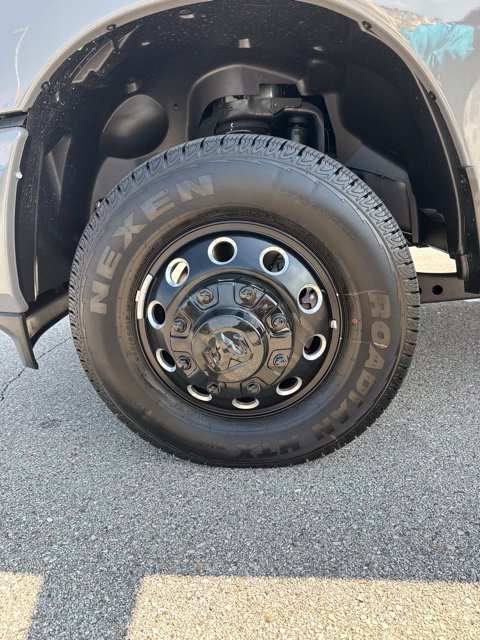 New 2026 RAM 3500 Big Horn AWD/4WD image 12