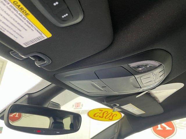 Used 2025 Chrysler Pacifica Select image 17