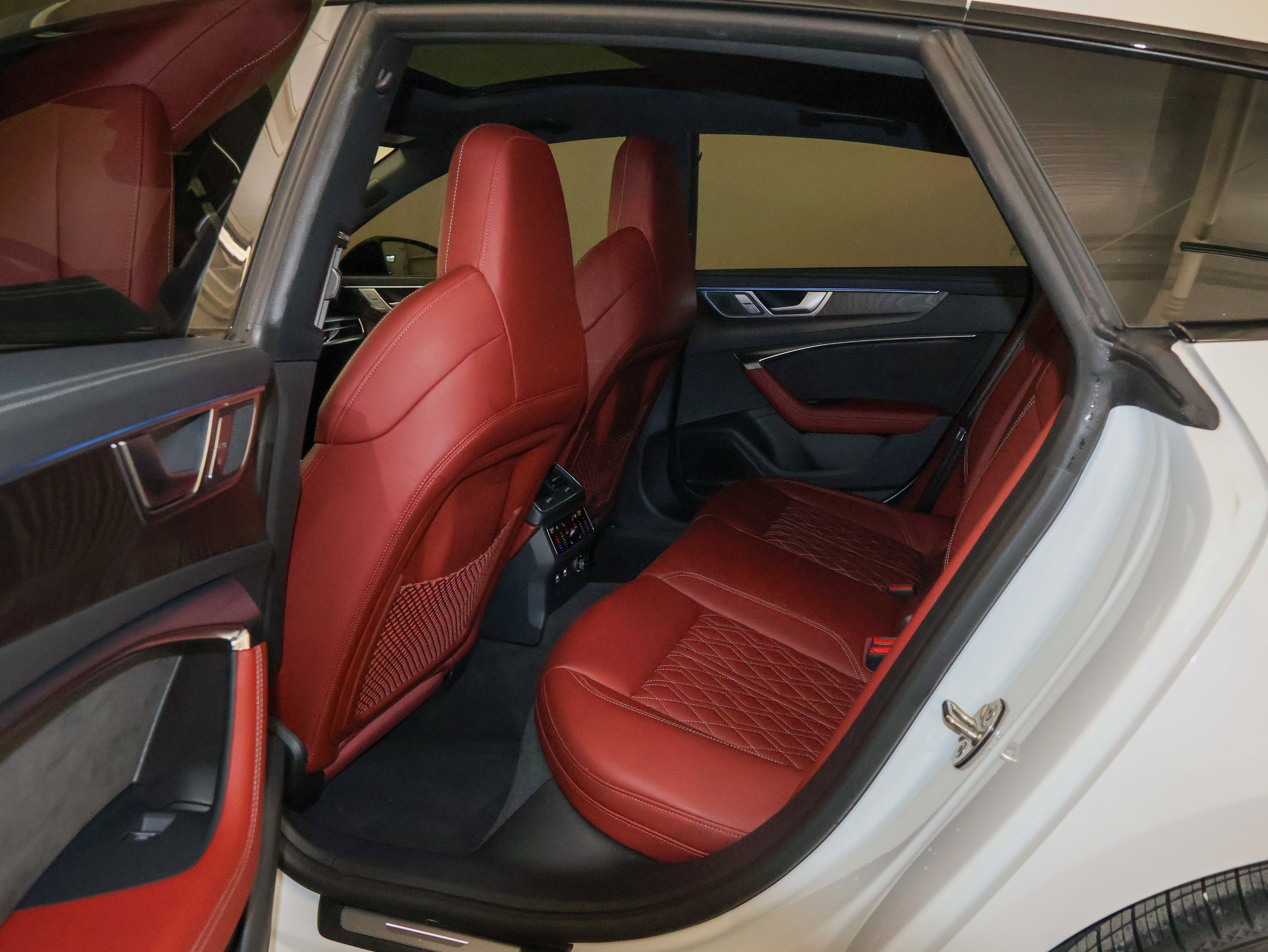 Used 2020 Audi S7 Prestige w/ Prestige Package image 27