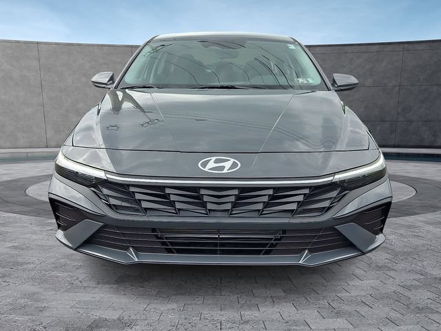 New 2026 Hyundai Elantra SE FWD video 2