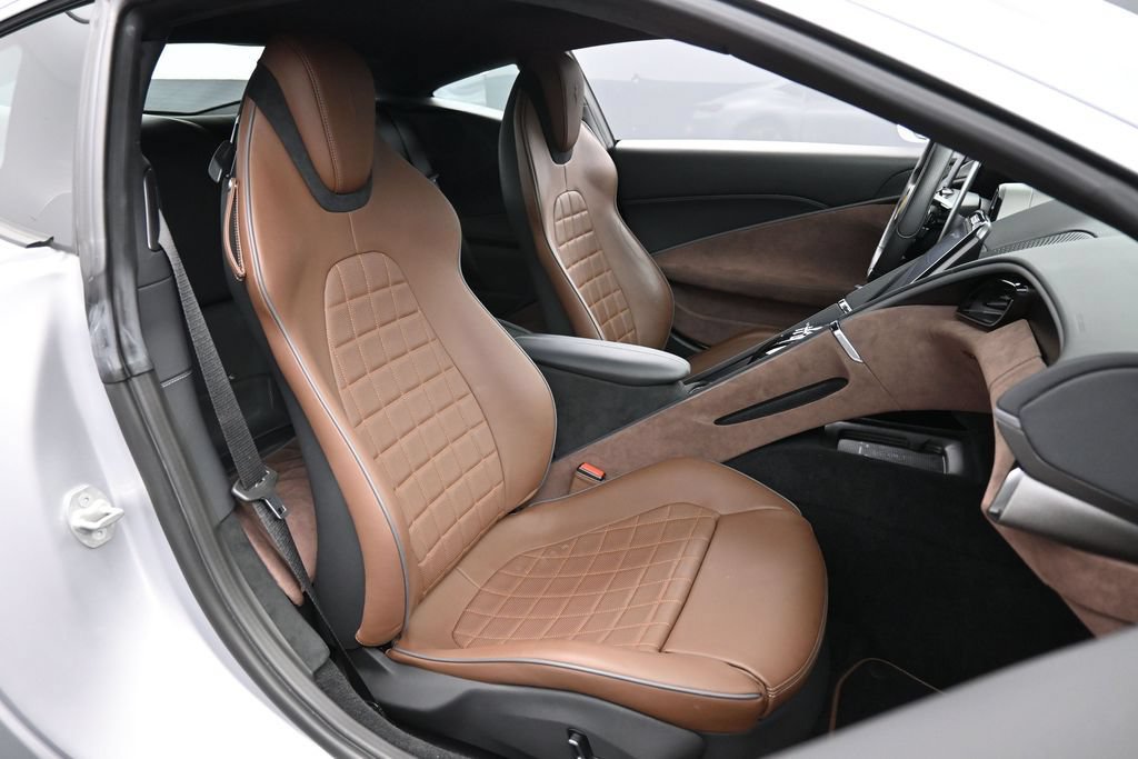 Used 2024 Ferrari Roma RWD image 25