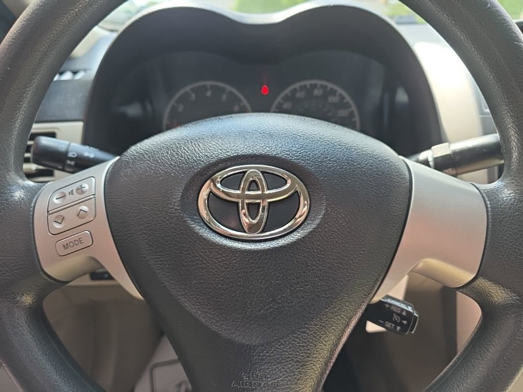 Used 2013 Toyota Corolla LE FWD image 16