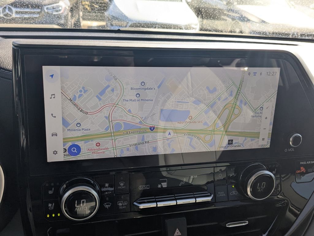 Used 2024 Toyota Highlander Limited image 12