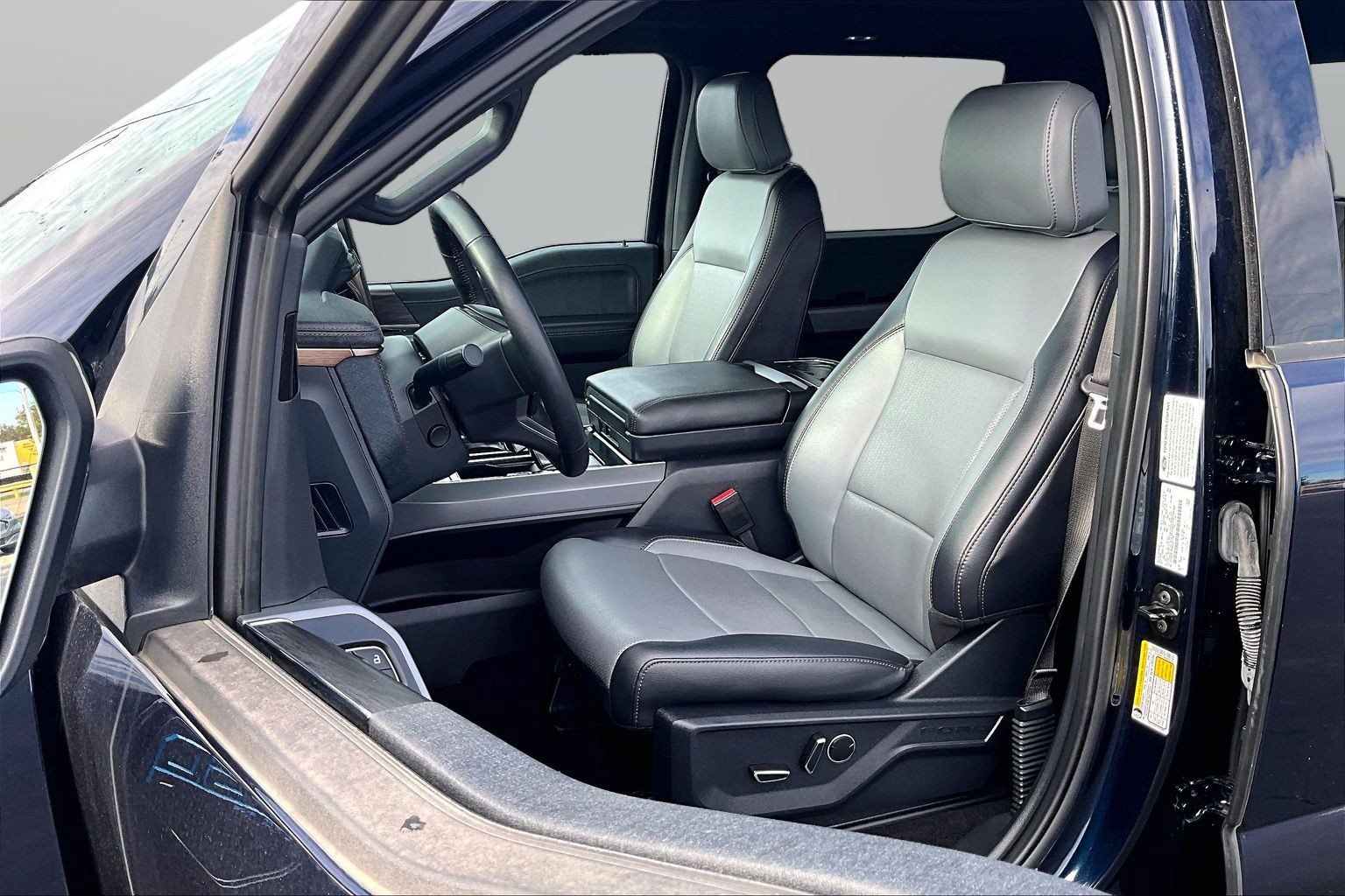 Used 2024 Ford F150 Lightning Lariat AWD/4WD image 16