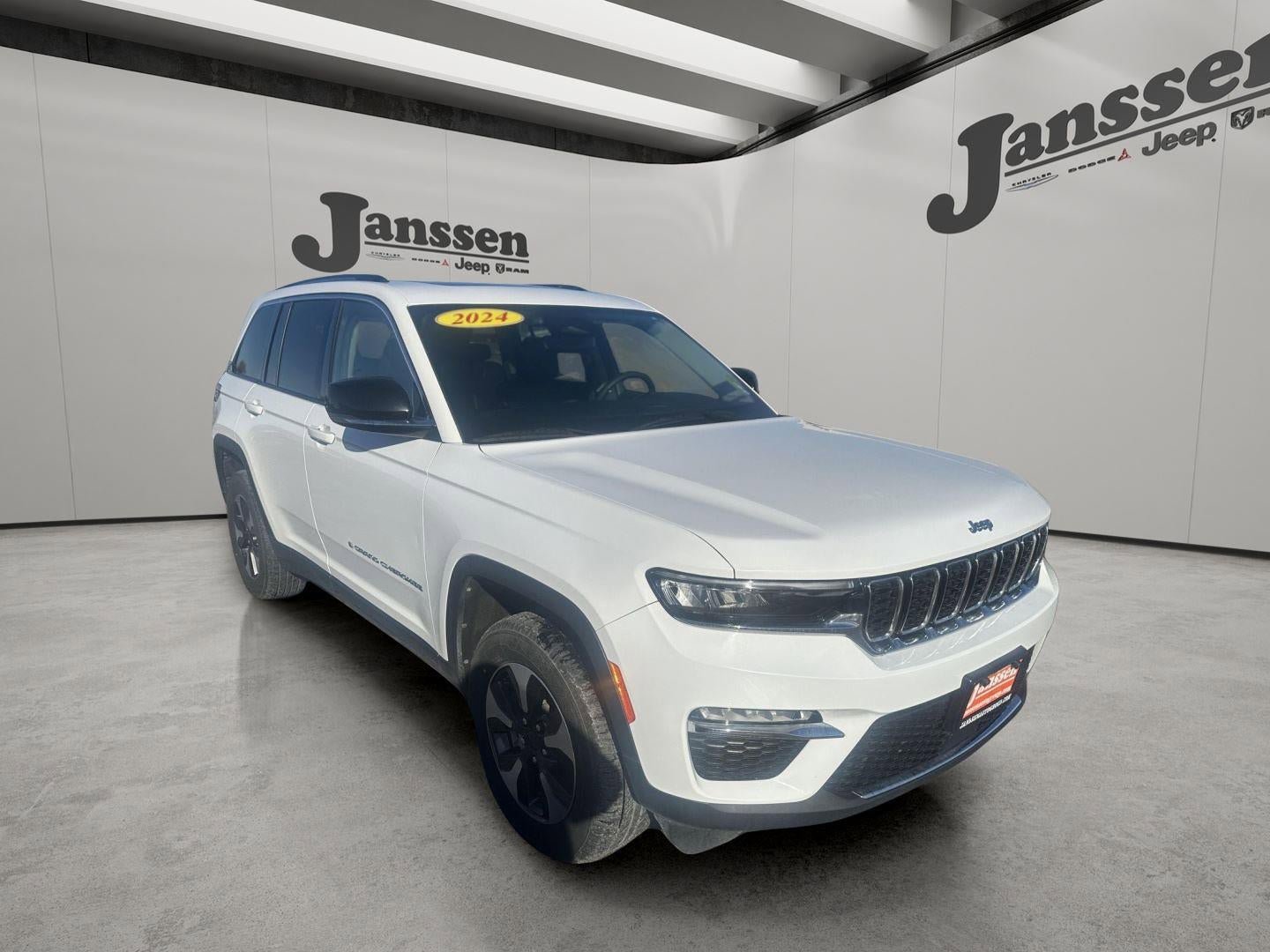 Used 2024 Jeep Grand Cherokee Limited 4xe AWD/4WD image 6