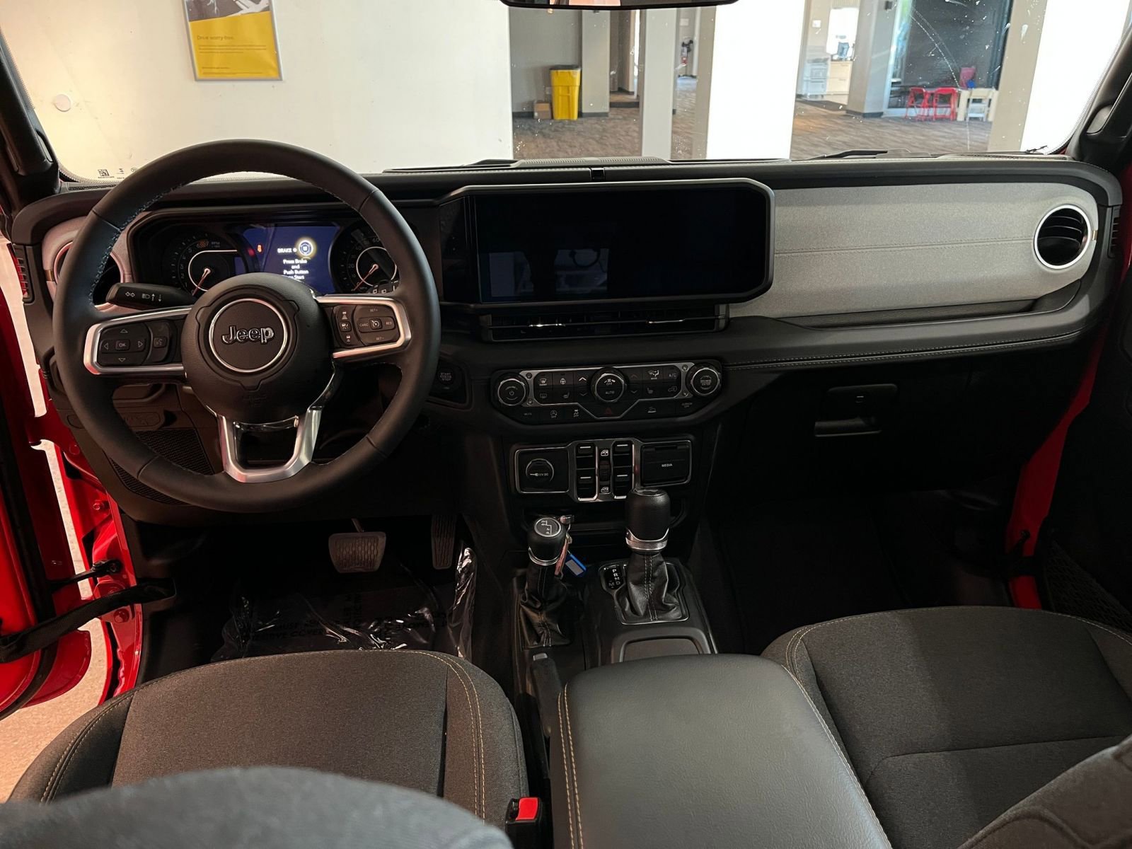 Used 2025 Jeep Wrangler Sahara image 33