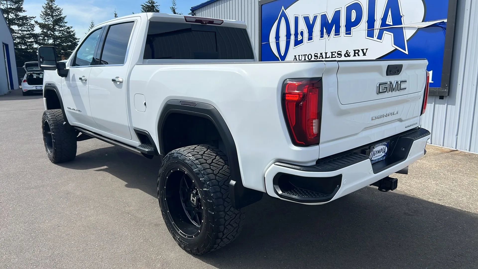 Used 2021 GMC Sierra 2500 Denali w/ Denali Ultimate Package AWD/4WD image 14