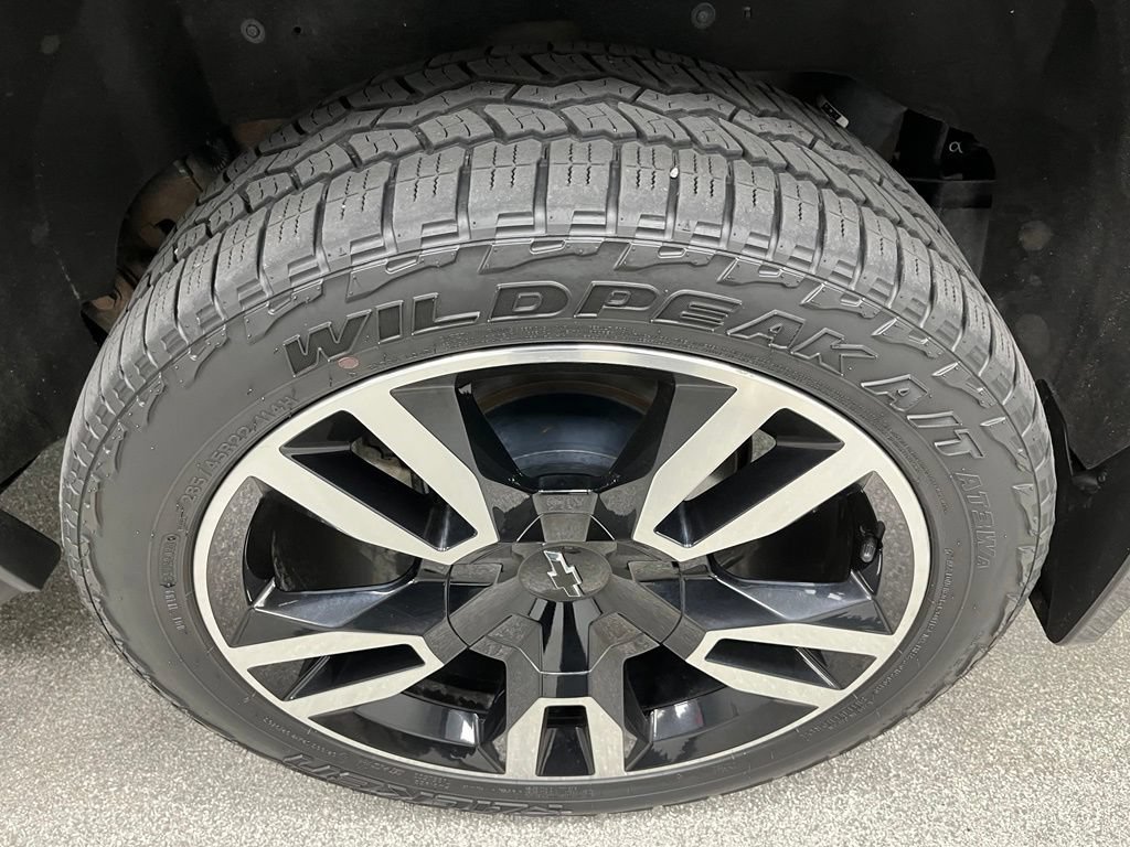 Used 2018 Chevrolet Tahoe Premier w/ RST Edition AWD/4WD image 16