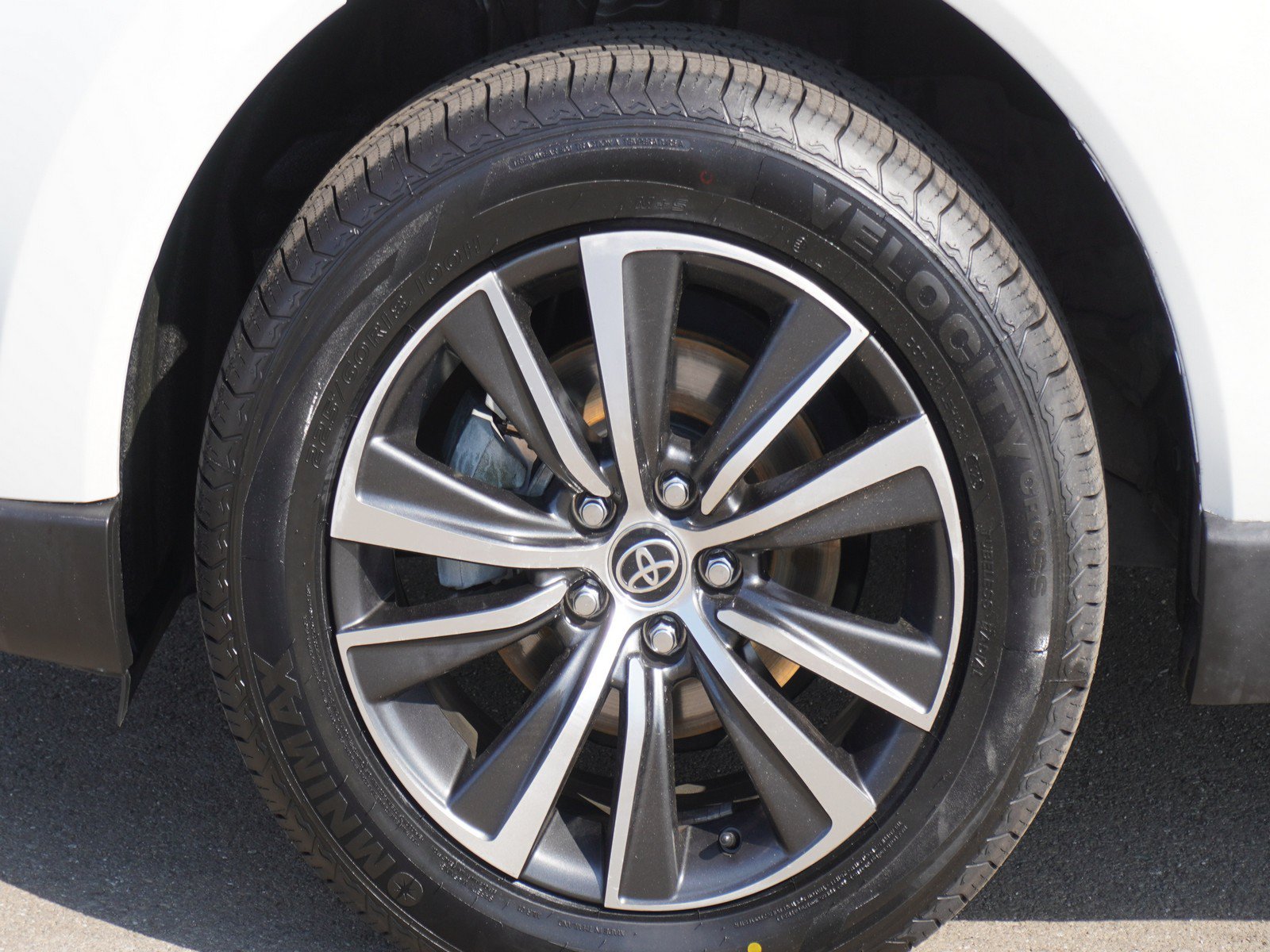 Used 2021 Toyota Venza LE AWD/4WD image 7