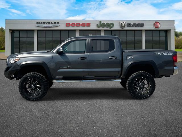Used 2017 Toyota Tacoma TRD Sport image 29