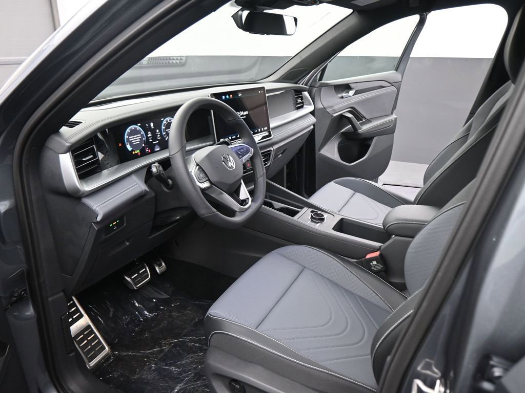 New 2026 Volkswagen Tiguan SE R-Line image 36