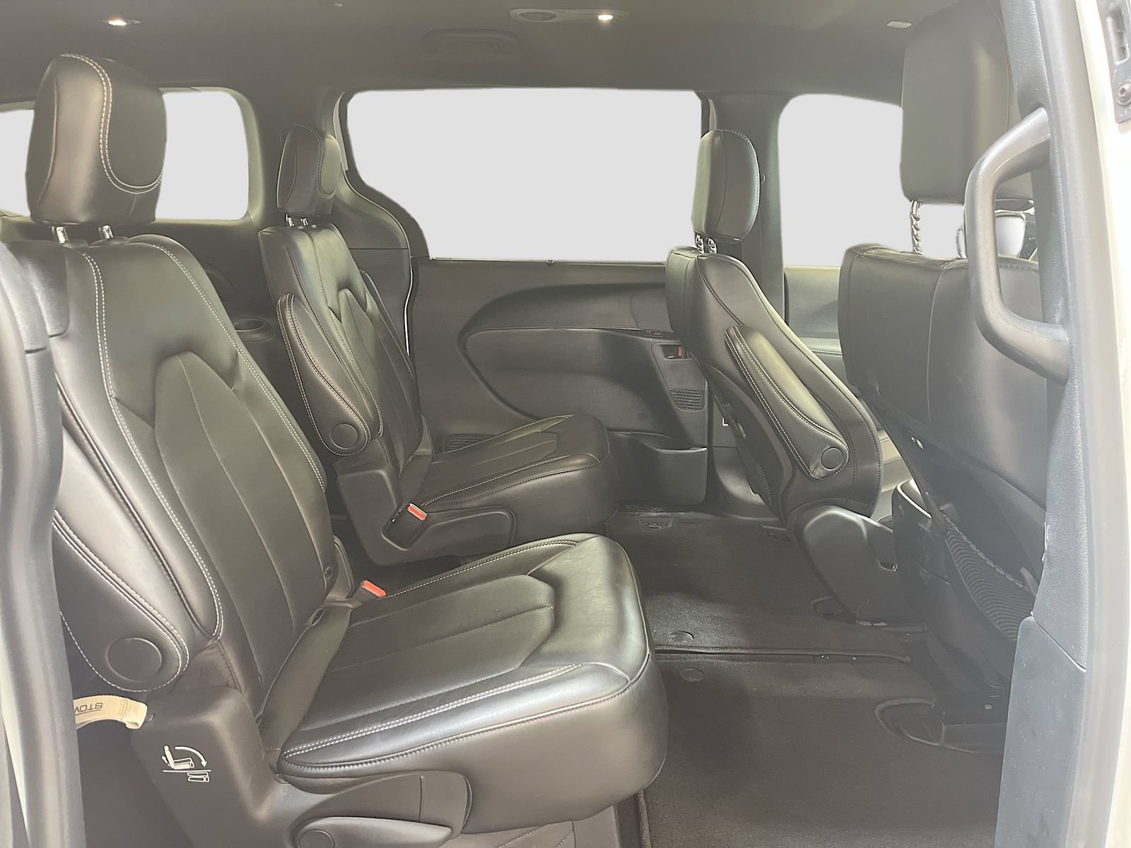 Used 2026 Chrysler Pacifica Select FWD image 27