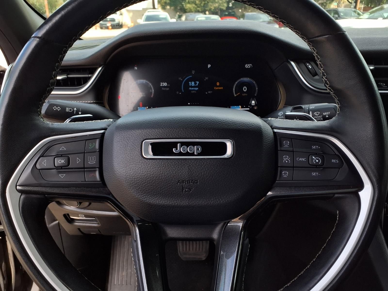 Used 2022 Jeep Grand Cherokee L Laredo image 12