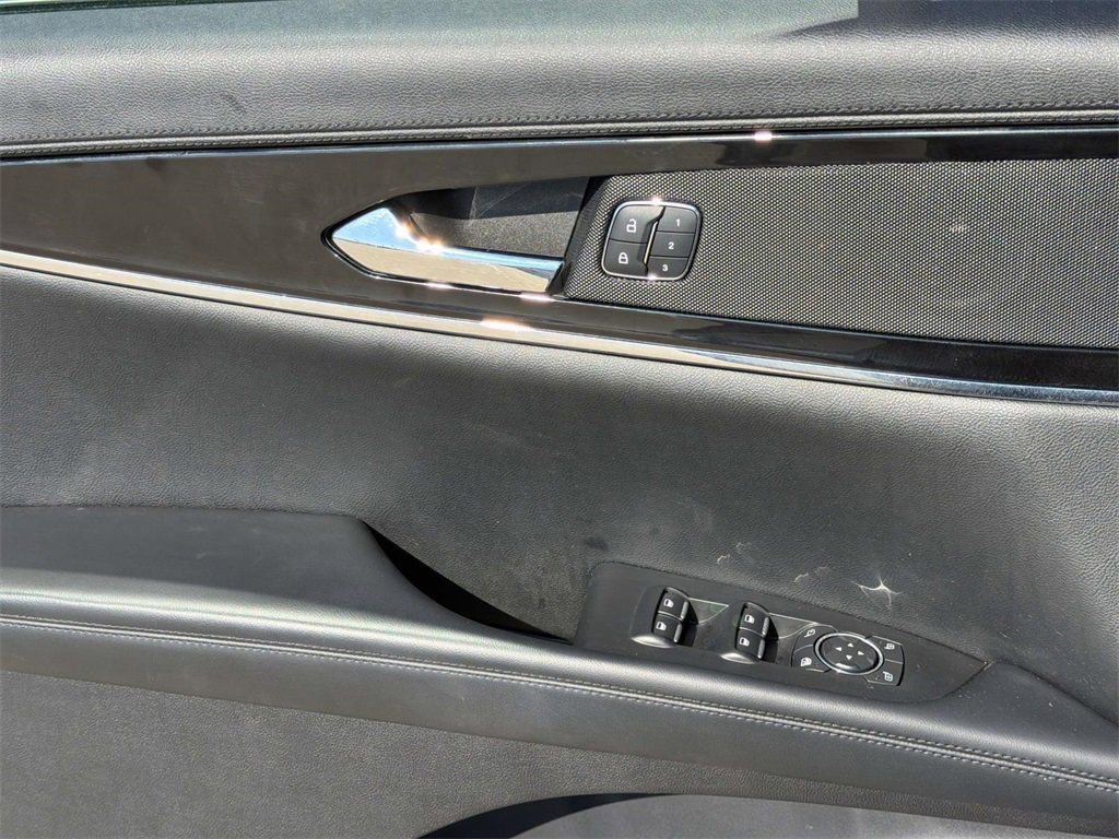 Used 2022 Lincoln Nautilus Standard image 9