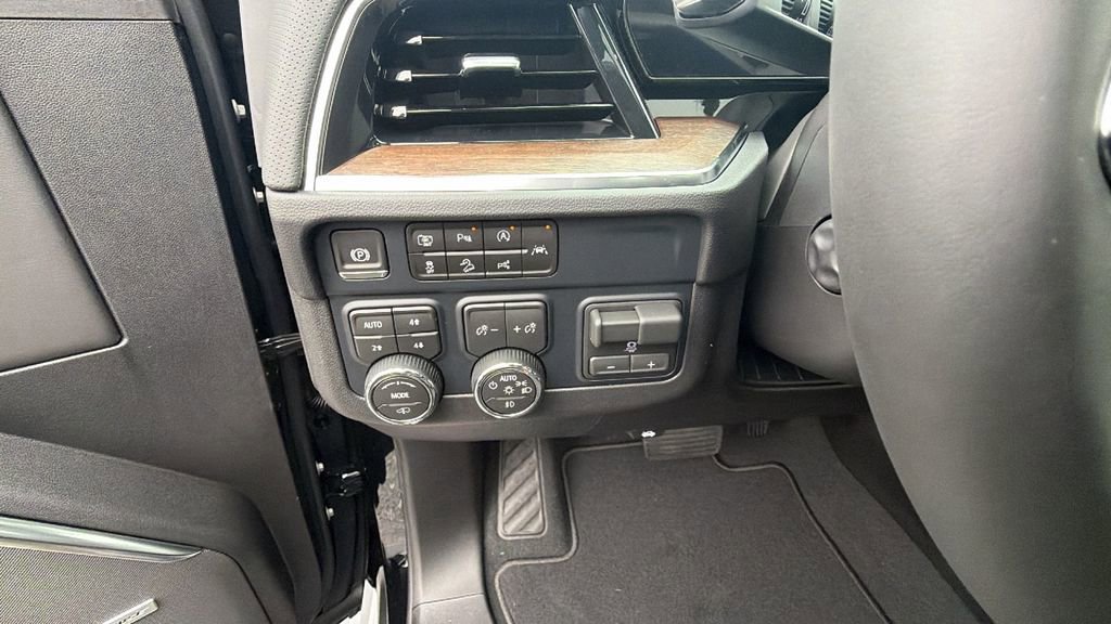 New 2026 Chevrolet Suburban High Country image 21