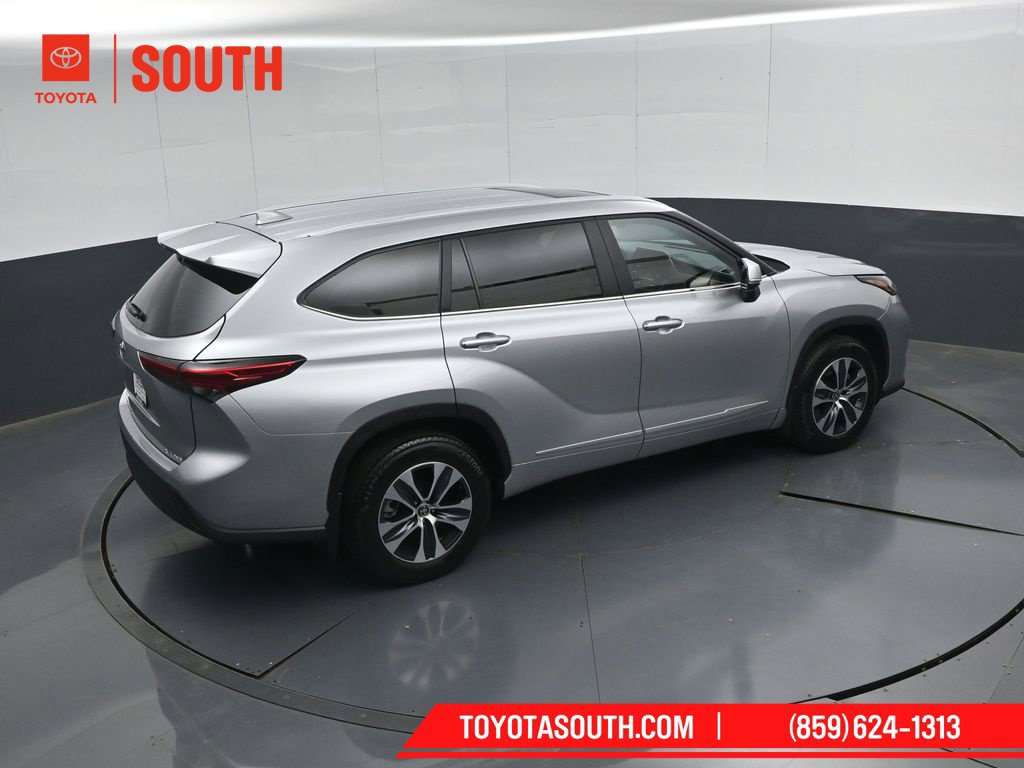 Used 2023 Toyota Highlander XLE AWD/4WD image 49