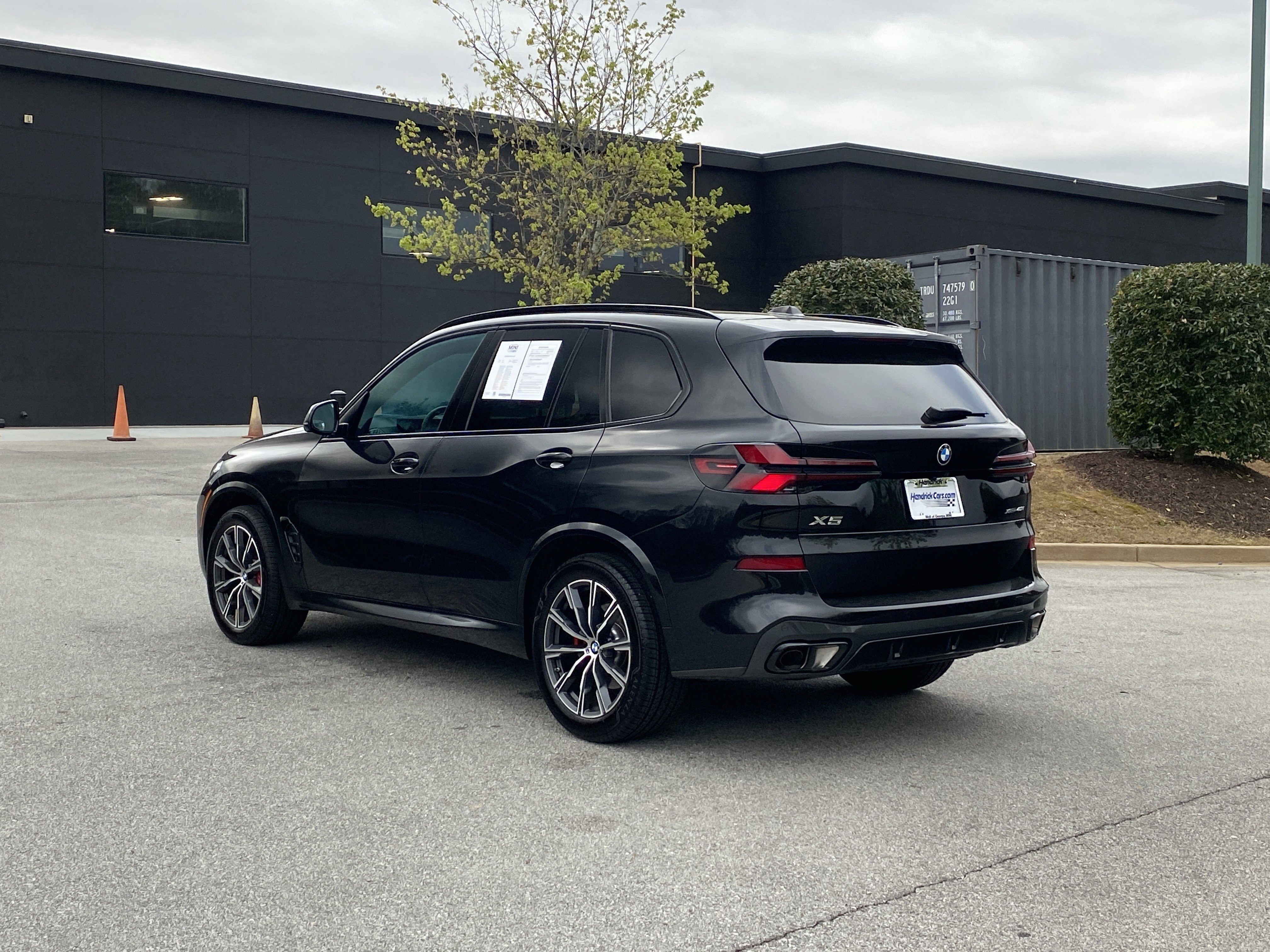 Used 2025 BMW X5 xDrive40i w/ M Sport Package image 16