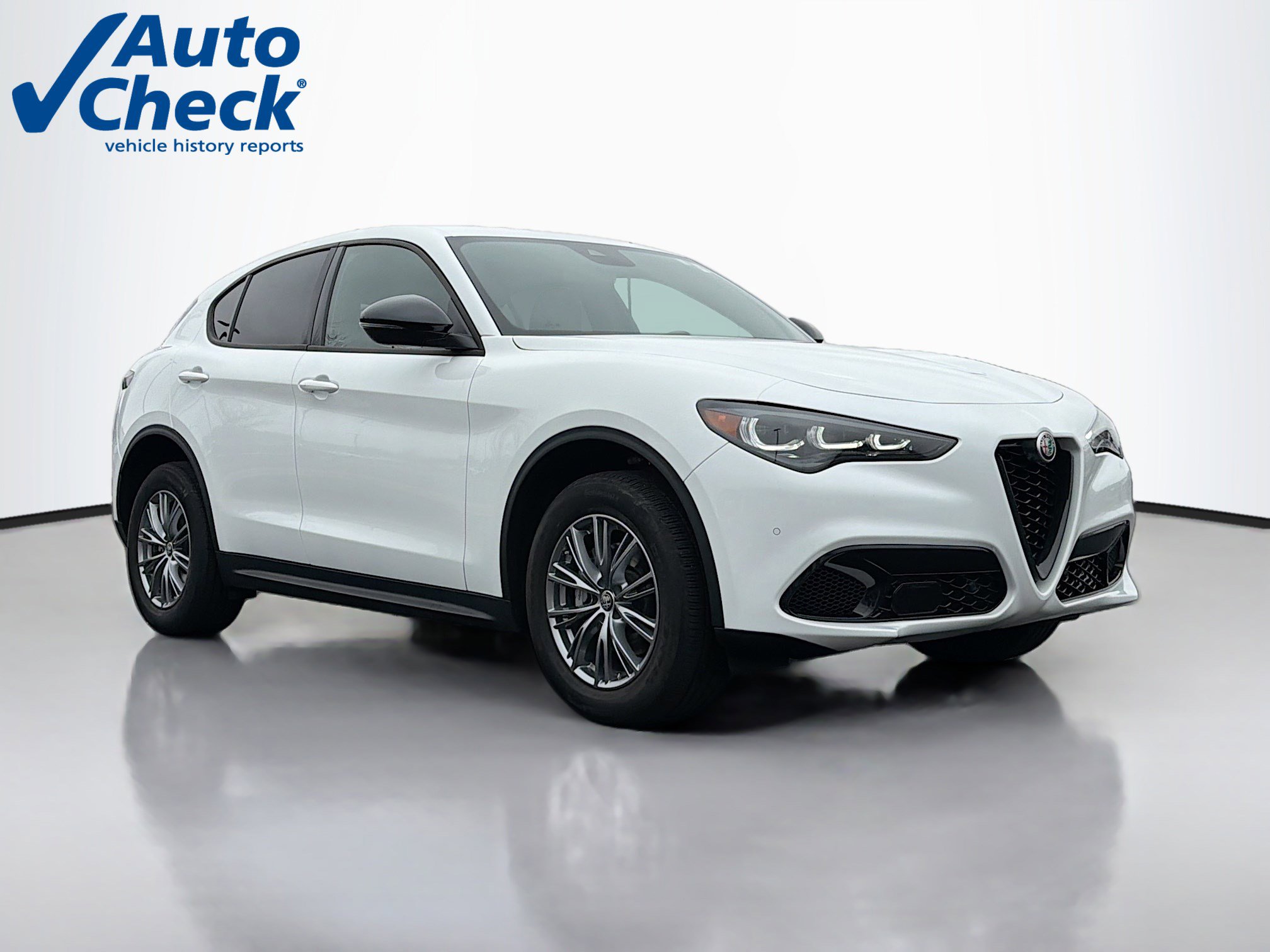 Used 2024 Alfa Romeo Stelvio Sprint image 1