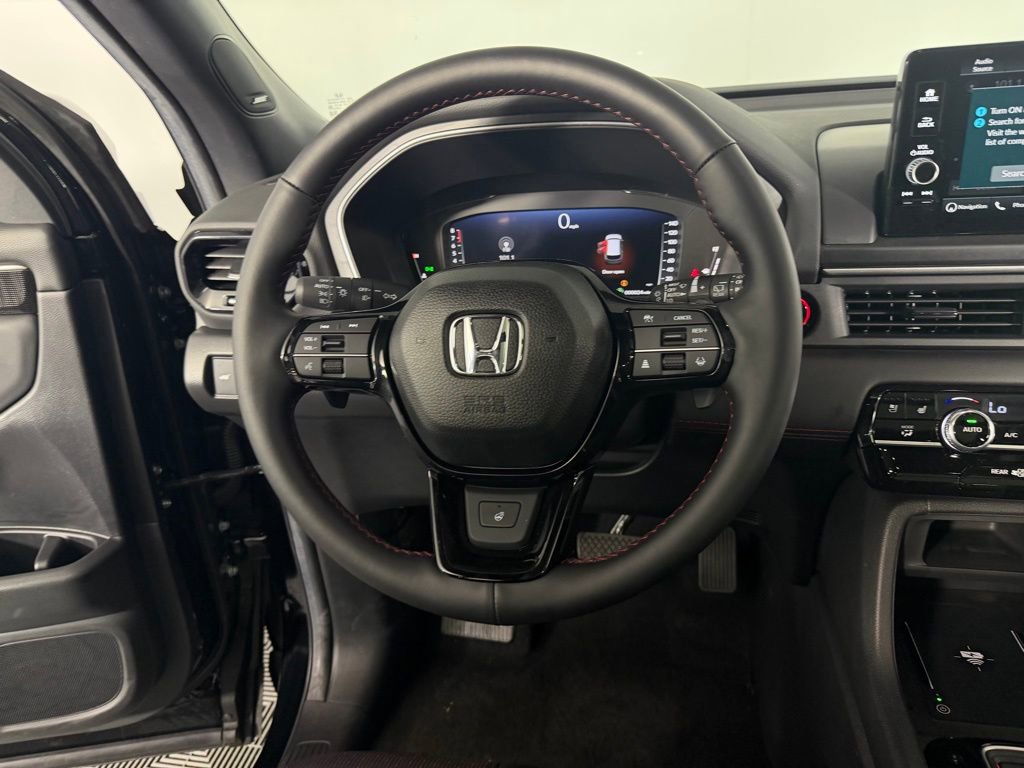 Used 2025 Honda Pilot Black Edition image 13