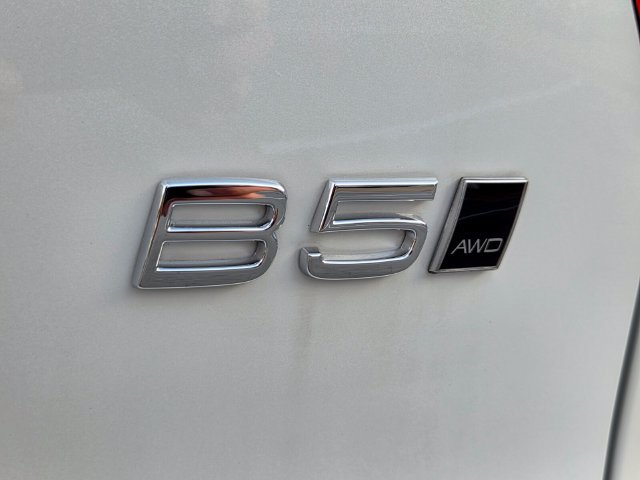 New 2026 Volvo XC40 B5 Plus w/ Protection Package Premier AWD/4WD image 16