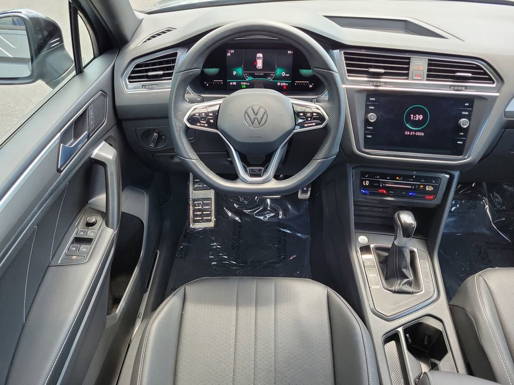 Used 2023 Volkswagen Tiguan SE R-Line image 15