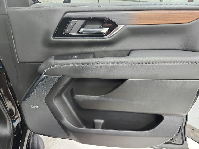 Used 2025 GMC Yukon Denali AWD/4WD image 40