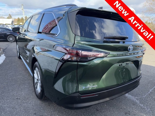 Used 2025 Toyota Sienna XLE image 5