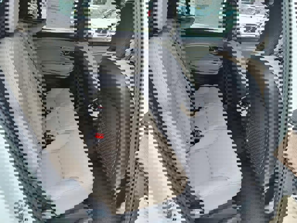New 2026 Volvo XC90 B5 Plus w/ Protection Package Premier image 10
