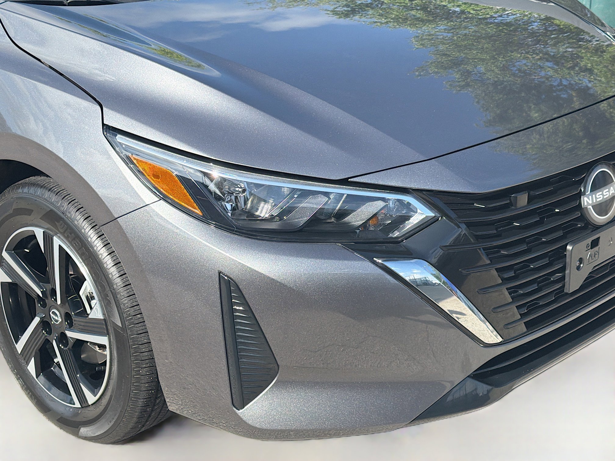 Used 2025 Nissan Sentra SV FWD image 33