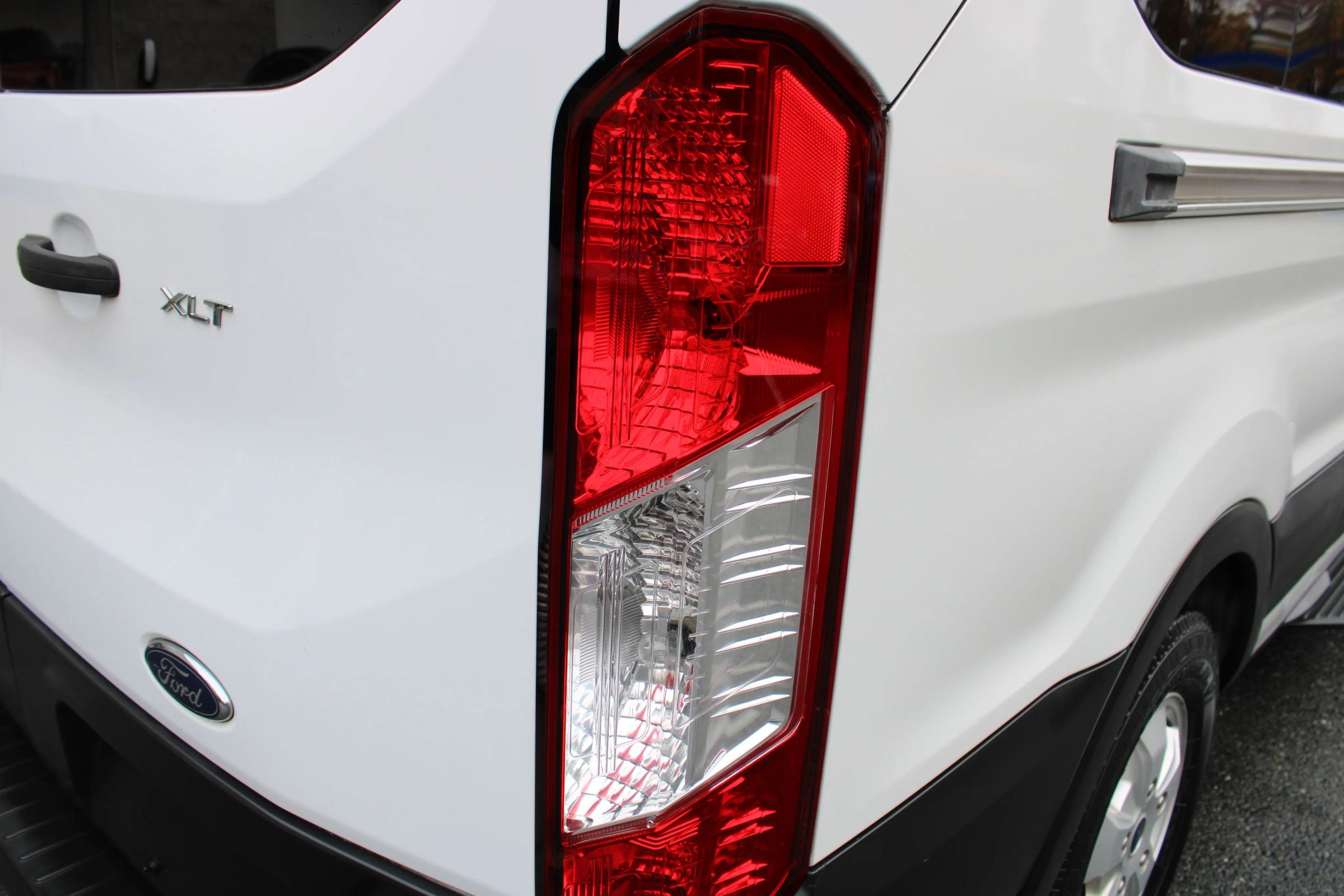 Used 2019 Ford Transit 350 XLT image 26