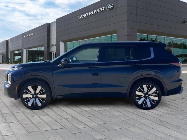 Used 2025 Mitsubishi Outlander SEL image 2