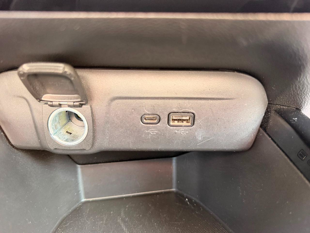 Used 2025 Chevrolet Trax LT FWD image 28