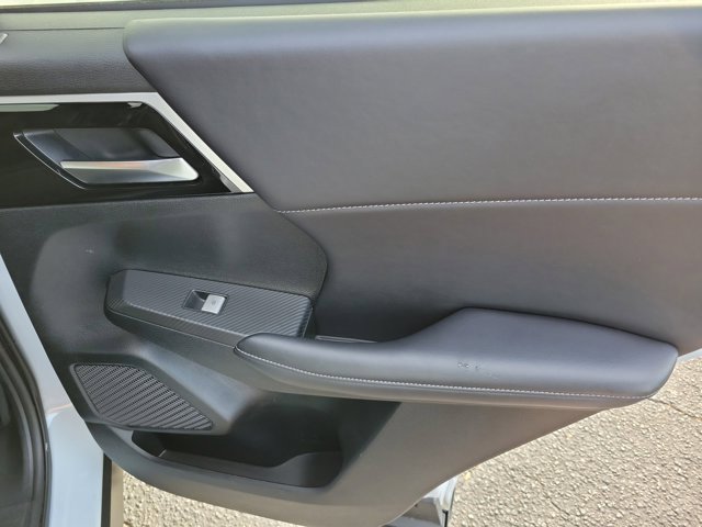 Used 2024 Mitsubishi Outlander SE image 11