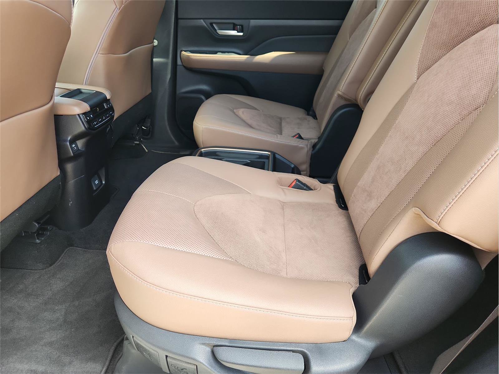 Used 2026 Toyota Grand Highlander AWD Hybrid image 24