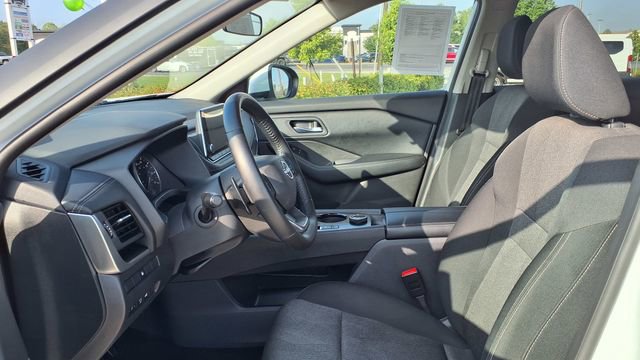 Used 2025 Nissan Rogue SV image 15