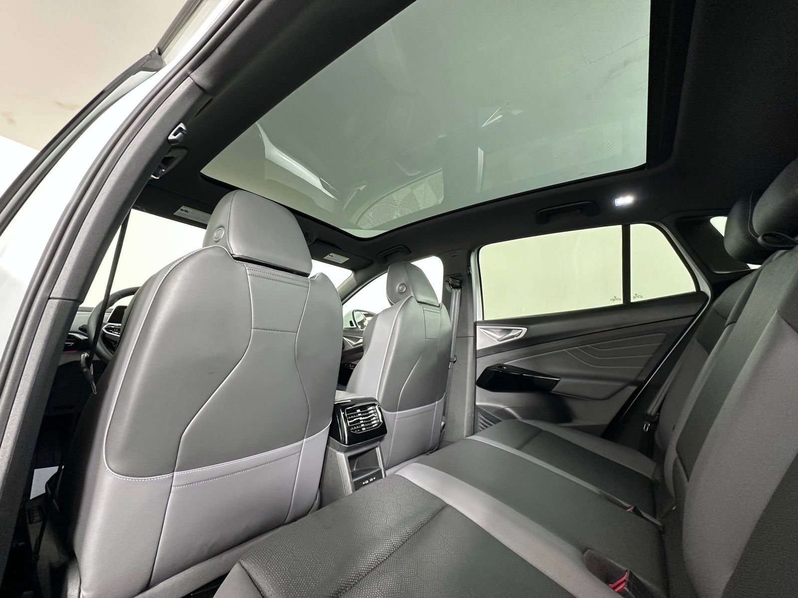 Used 2023 Volkswagen ID.4 Pro S image 19