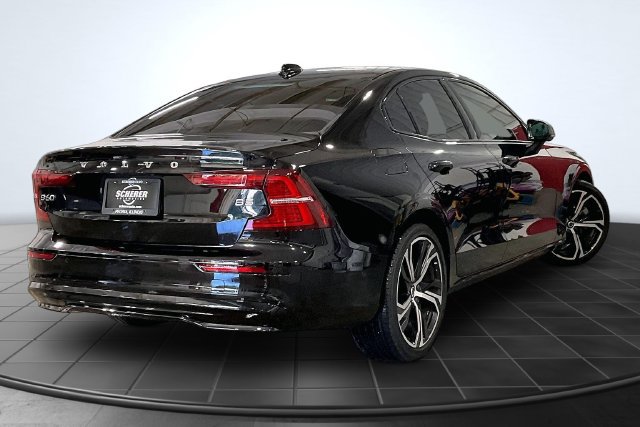 Used 2024 Volvo S60 B5 Plus FWD image 3