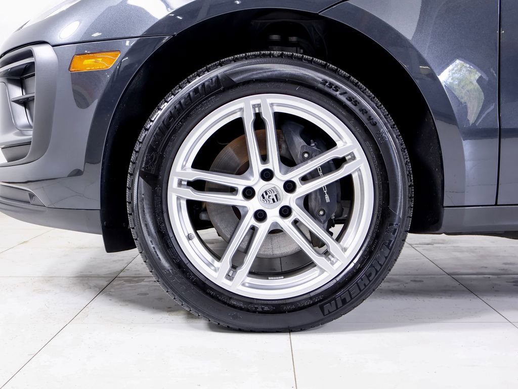Certified 2025 Porsche Macan AWD/4WD image 27