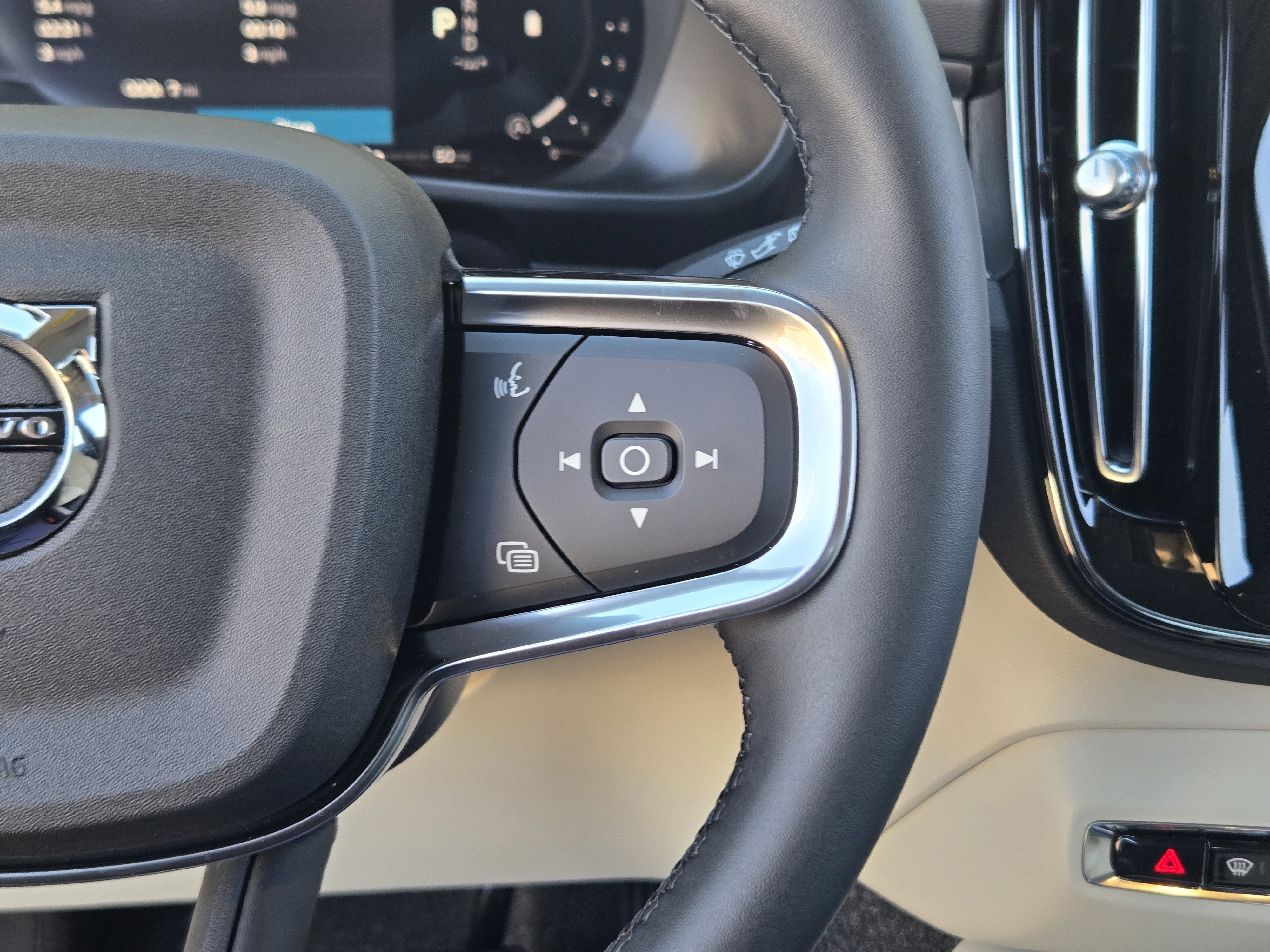 New 2026 Volvo XC40 B4 Plus w/ Protection Package Premier image 30