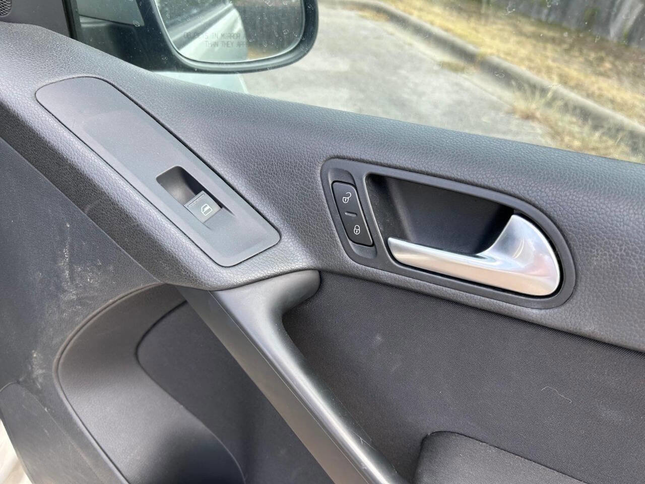 Used 2013 Volkswagen Tiguan S image 19