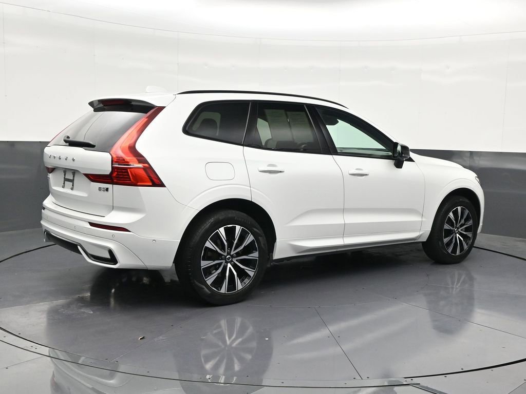 Used 2024 Volvo XC60 B5 Plus image 6