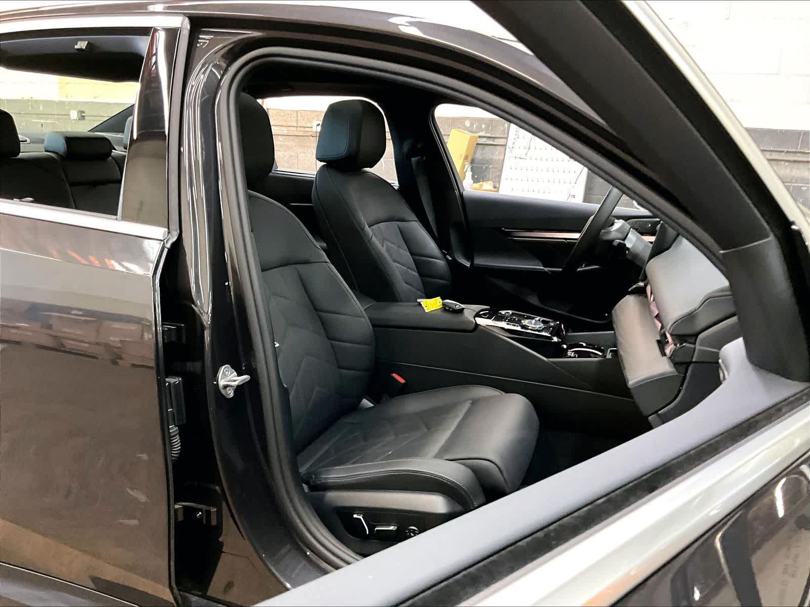 Used 2024 BMW i5 eDrive40i w/ Executive Package RWD image 10