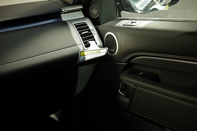 New 2025 Land Rover Discovery Metropolitan Edition image 36