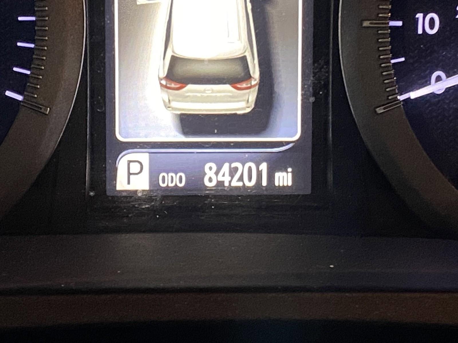Used 2018 Toyota Sienna LE w/ Carpet Mat Package image 25