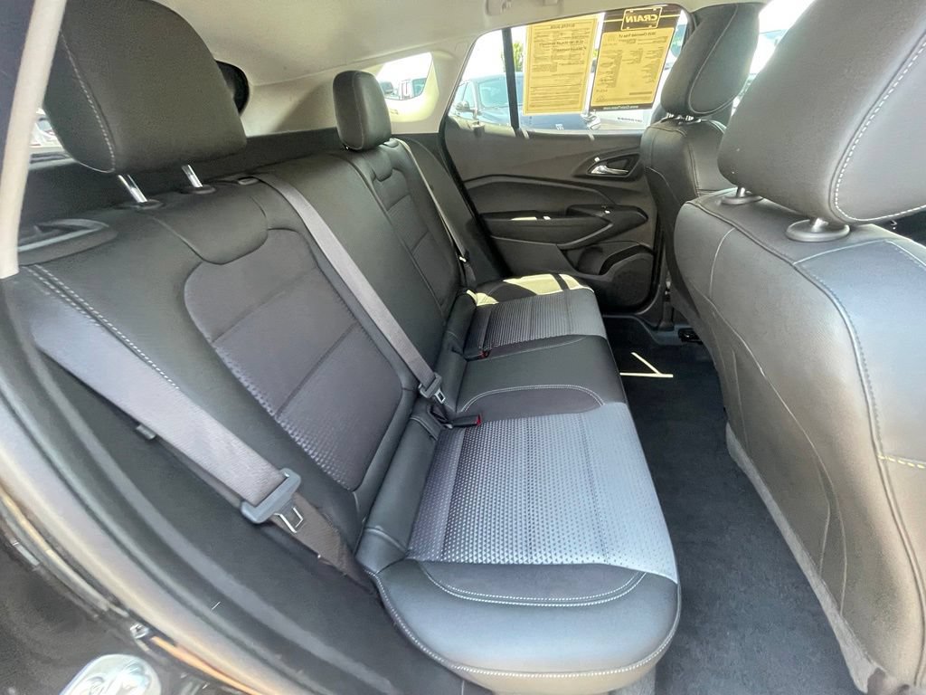 Used 2025 Chevrolet Trax LT FWD image 27