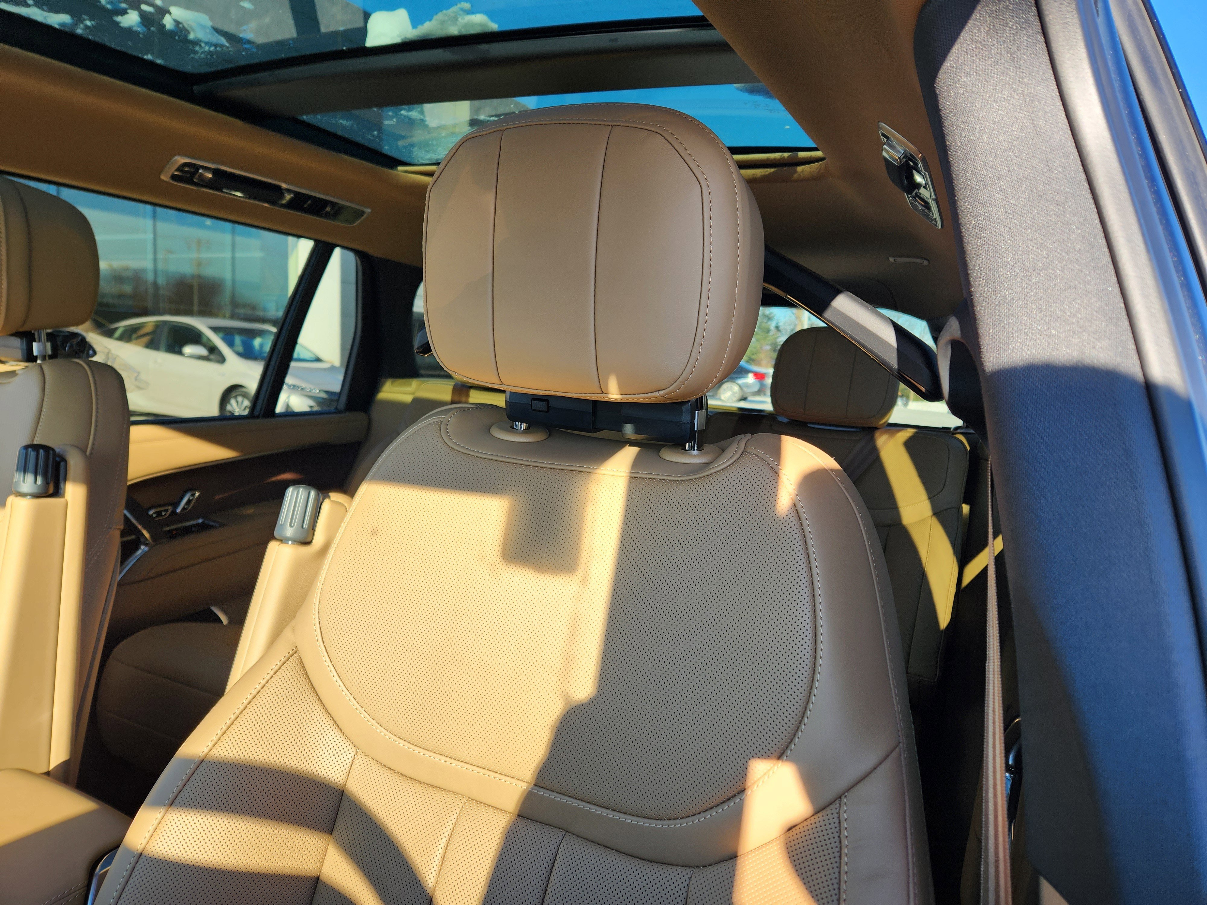 New 2026 Land Rover Range Rover Long Wheelbase SE image 9